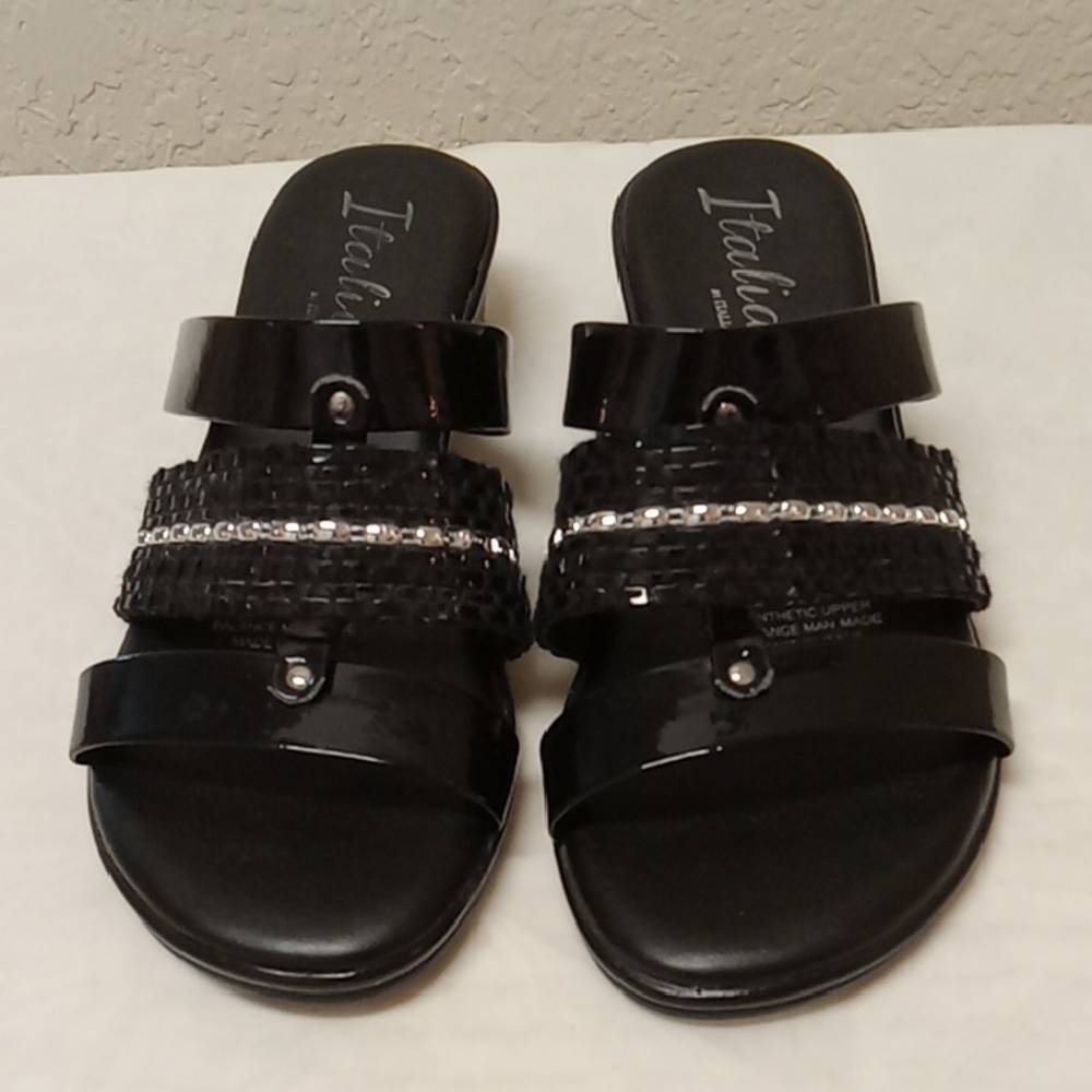 Italiana Black Women's Sandals with Siler Tone Accents